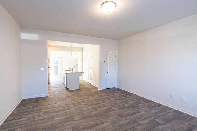 Foto del edificio - BEAUTIFUL 2 Bedroom Townhome in Cox Mill District MOVE IN SPECIAL - 1 MONTH FREE
