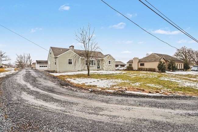 Building Photo - 5885 Avis Ln