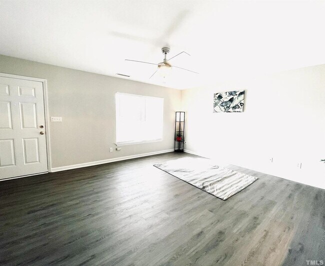 Foto del edificio - Comfortable 3BD, 2.5BA Raleigh Home with a 1-Car Attached Garage in an HOA Community with Amenities