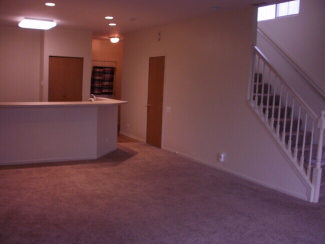 Building Photo - 2613 Carrolwood Rd
