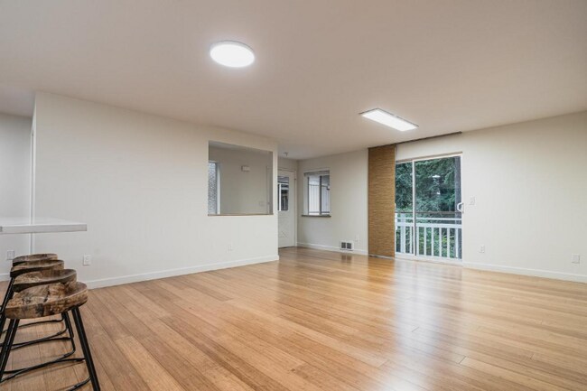 Building Photo - 860 Hyak Way