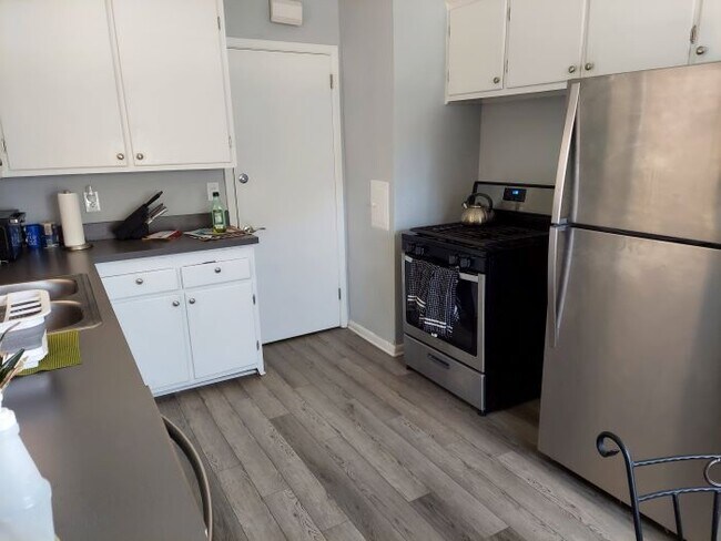 Kitchen - 13685 Cedar Rd