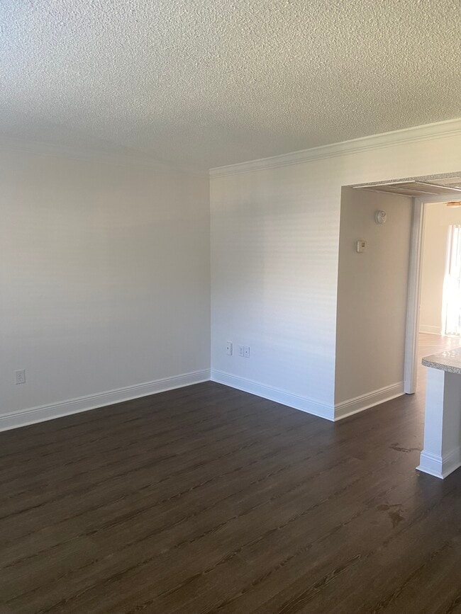 Foto del edificio - 125 Water Front Way