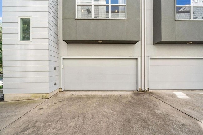 Building Photo - 4706 Crawford St