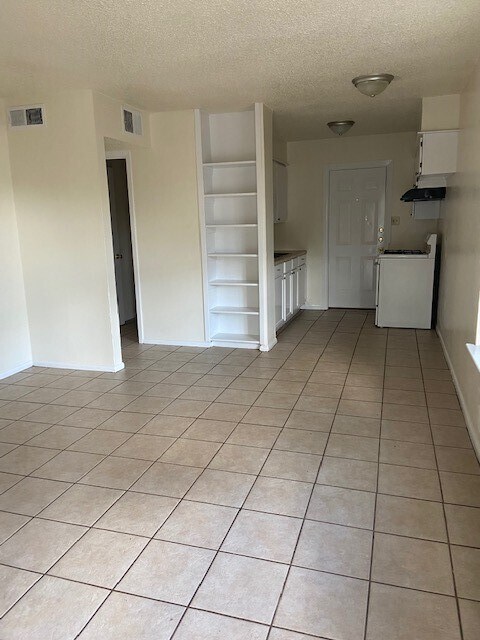 Foto del edificio - 818 Hazelton St