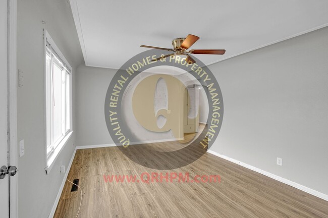 Foto del edificio - ONE MONTH FREE RENT!!! Available Now! Newl...