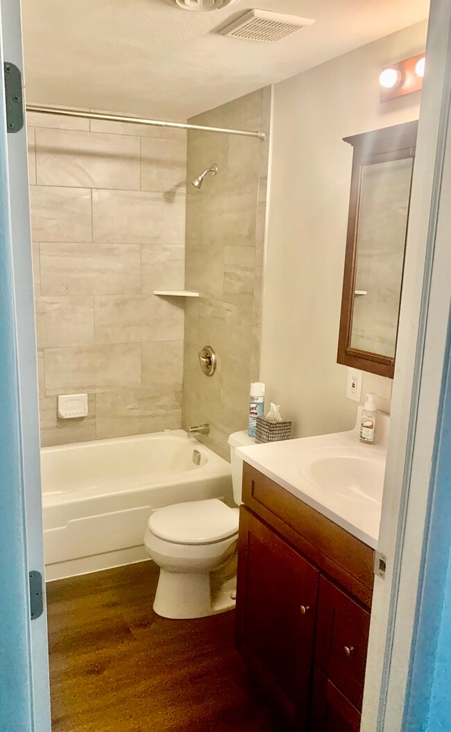 Building Photo - 8415B Shallowcreek Rd