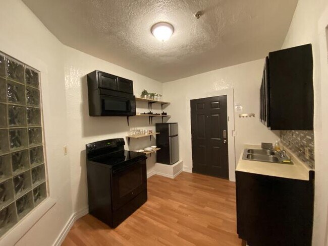 Building Photo - 1 bedroom in El Paso TX 79901