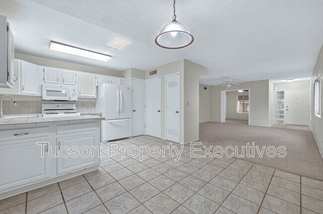 Building Photo - 510 W Cll Lago