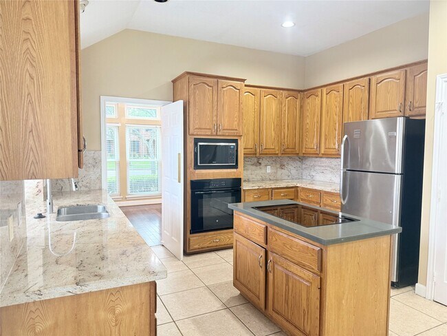 Building Photo - 5010 Rebel Ridge Dr