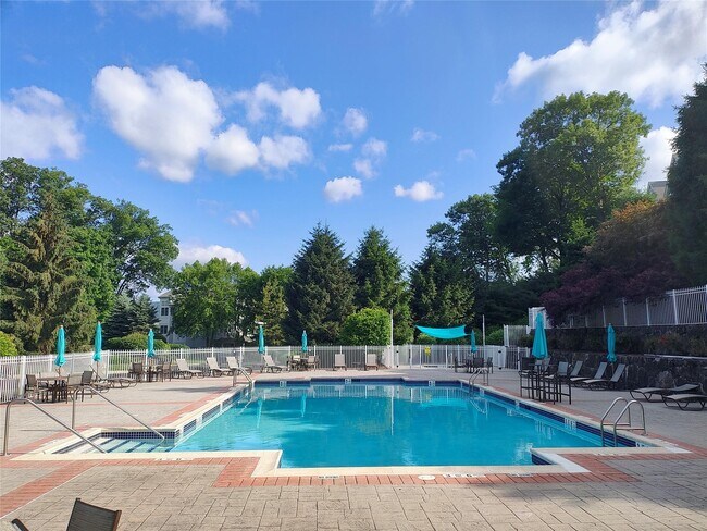 Foto del edificio - 322 Highridge Ct