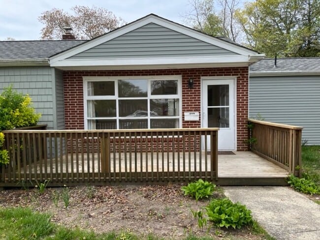 Building Photo - 3 bedroom 2 bath house Rent  -----------Linwood  $2500