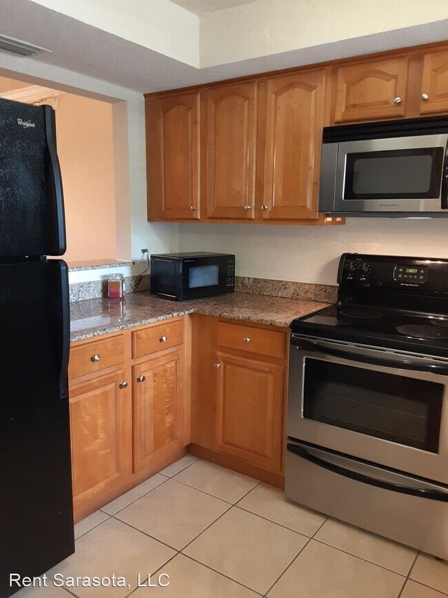 Building Photo - 2 br, 1 bath House - 918 La Costa Circle, #3