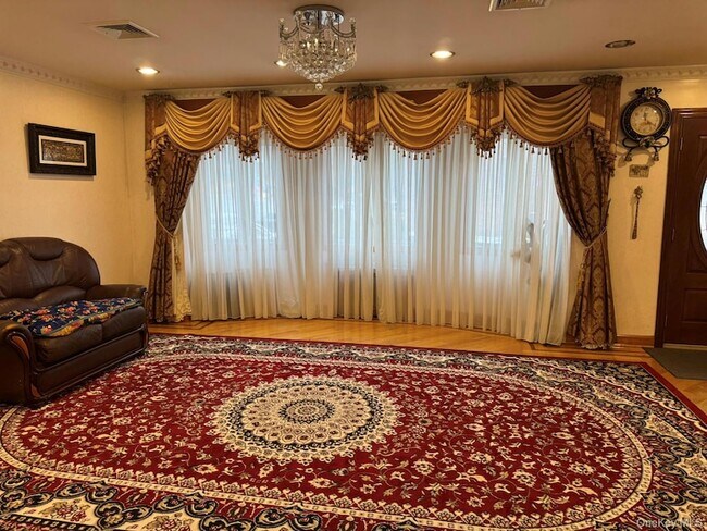 Foto del edificio - 109-04 Myrtle Ave