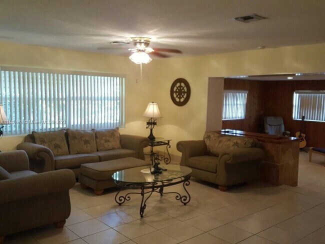 Foto del edificio - 2359 N Wallen Dr