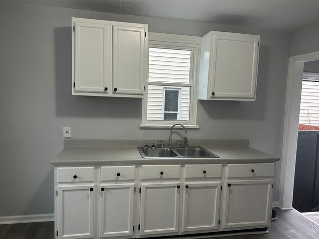 Building Photo - 3bd Single Lee/Harvard Section 8