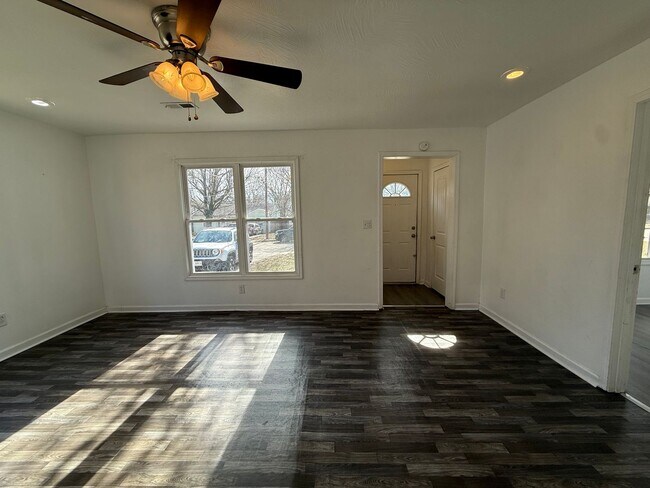 Foto del edificio - Rent  this AMAZING South East Side Recently Remodeled 3 Bedroom 2 Bath!