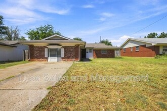 Building Photo - 621 Lotus Ave