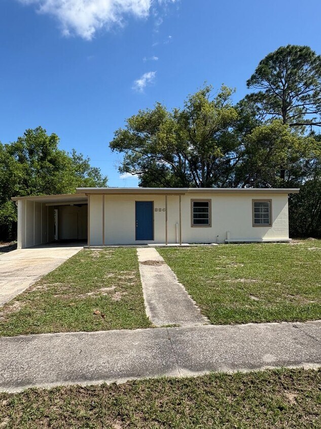 Foto principal - Totally Remodeled Deltona Beauty