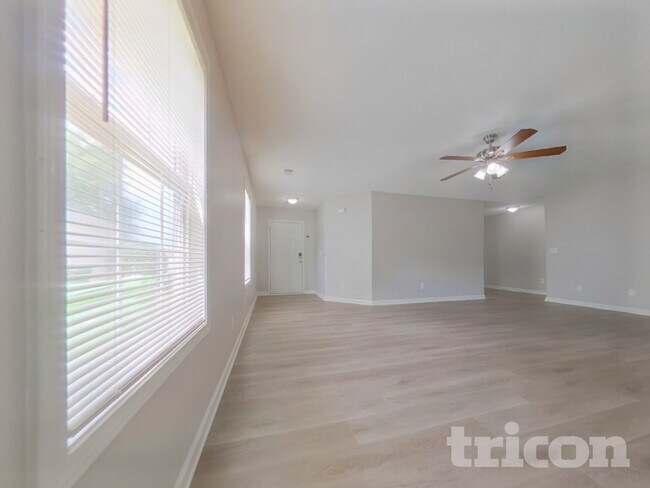 Building Photo - 404 Castle Ridge Dr