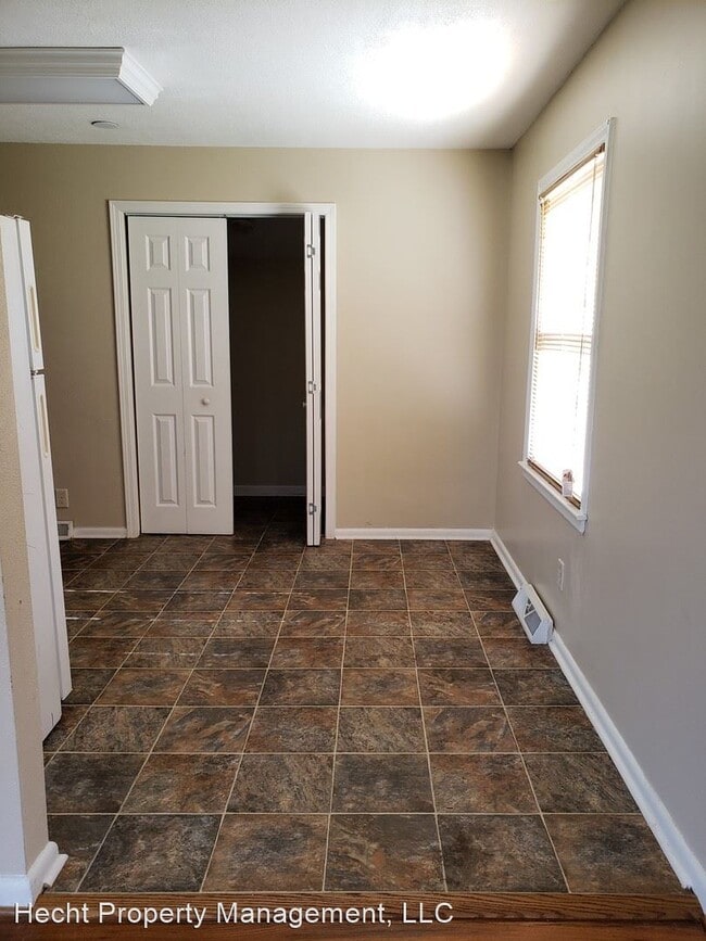 Building Photo - 3 br, 1 bath House - 223 Mattoon St
