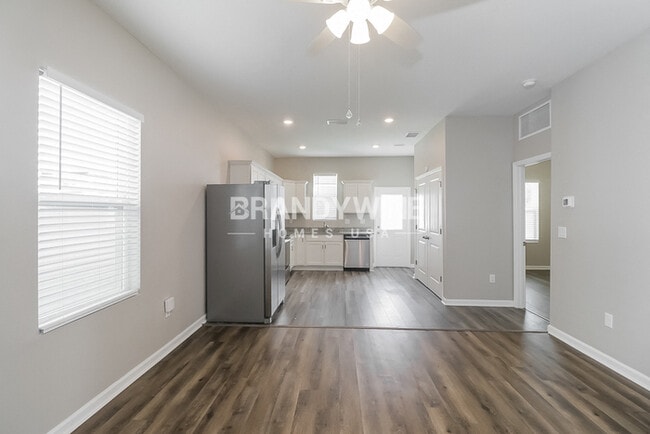 Building Photo - 35483 Eastbrook Ave