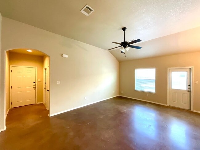 Building Photo - 2575 Pahmeyer Rd