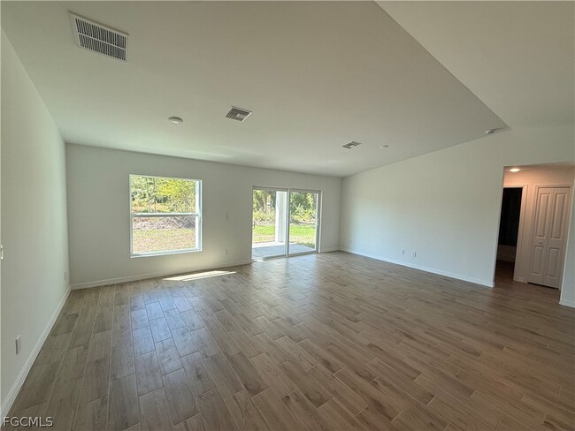 Foto del edificio - 4111 16th St W