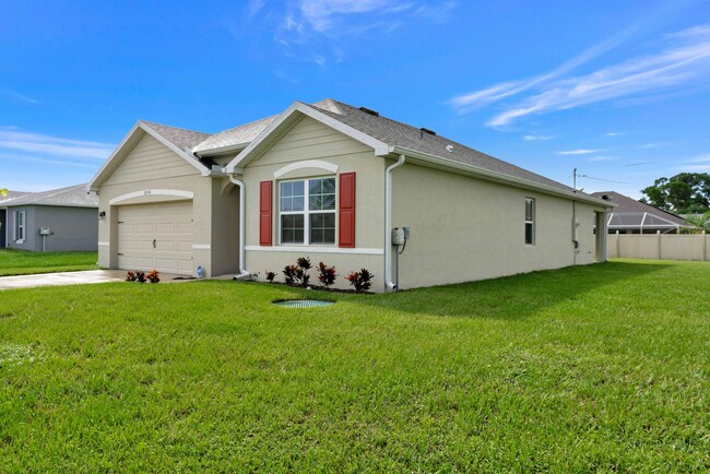 Building Photo - 2098 SW Altman Ave