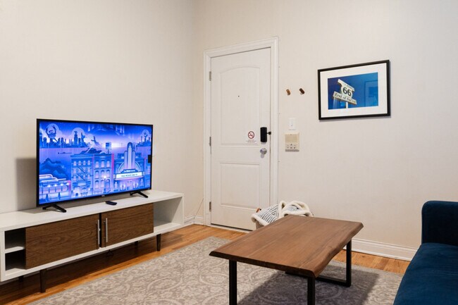 Building Photo - 2149 W Division St