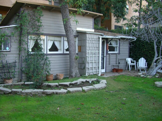 Front with yard - 679 S Mentor Ave