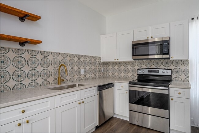 Building Photo - 637 E Anderson St