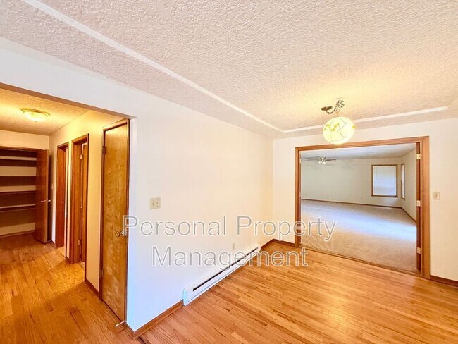 Building Photo - 4613 NE 39th Ave