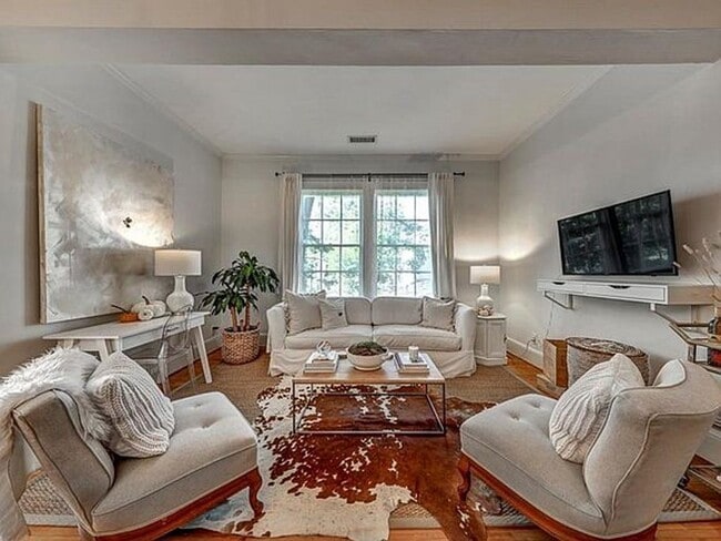 Building Photo - Beautifully Renovated 1bd/1ba Condo in Gre...