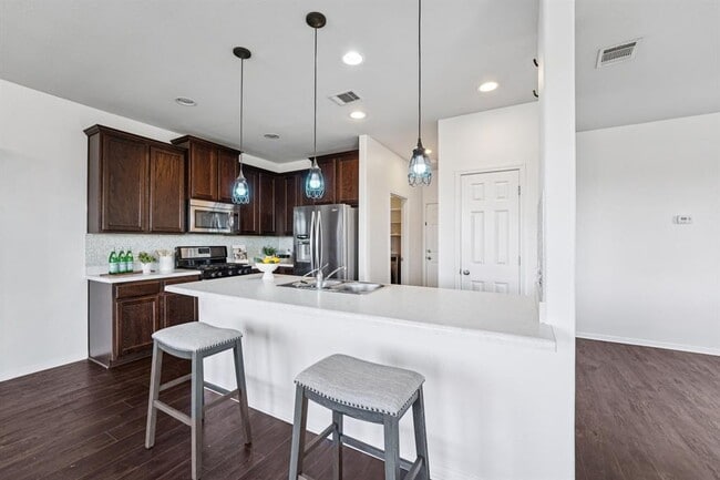 Foto del edificio - 288 Triumph Rd