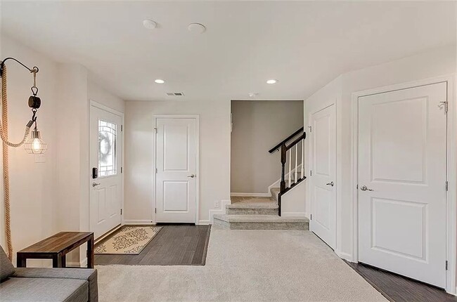 Building Photo - Beautifully Designed Townhome with Modern ...