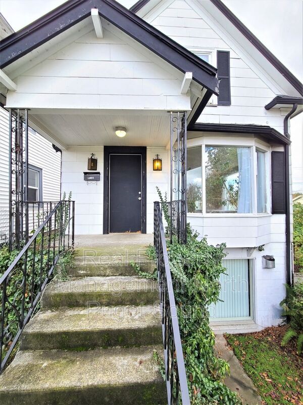 3226 Oakes Ave Unit A, Everett, WA 98201 Condo for Rent in Everett