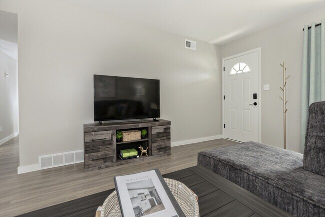 Foto del edificio - 754 Hemlock Dr