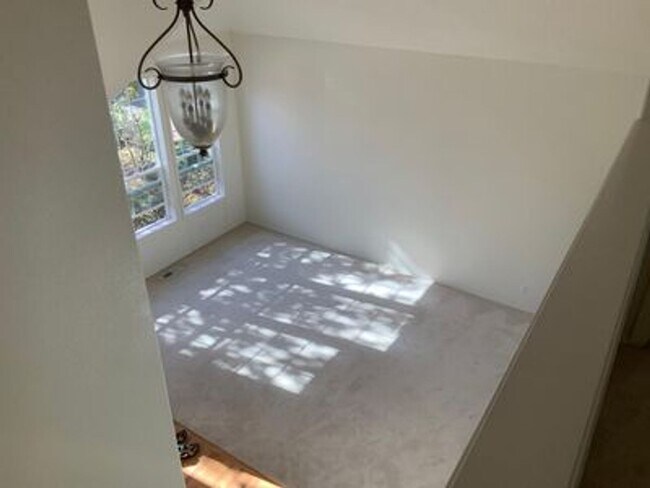 Foto del edificio - Beautiful Bethany Home with High Ceilings,...
