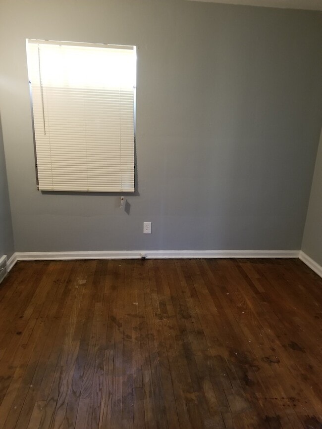 Building Photo - 16623 Princeton - 3 Bed/1.5 bath with dini...