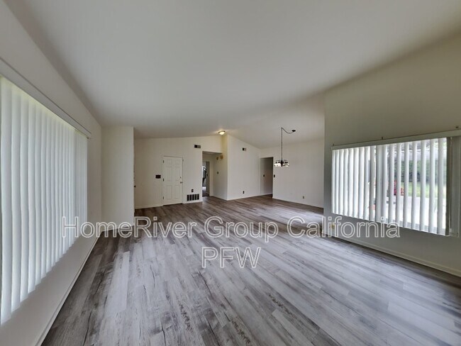 Building Photo - 3910 Coronado Cir