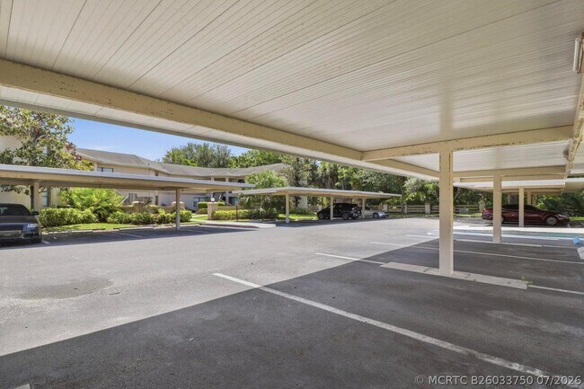 Building Photo - 2625 Heathcote Dr