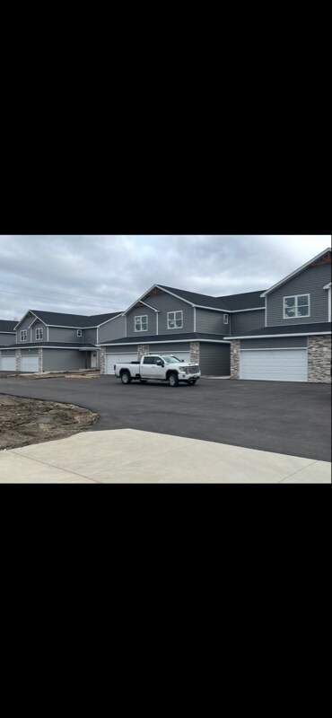 Foto principal - 460 Stewart Ct