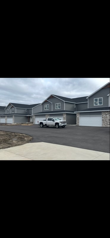 Building Photo - 460 Stewart Ct