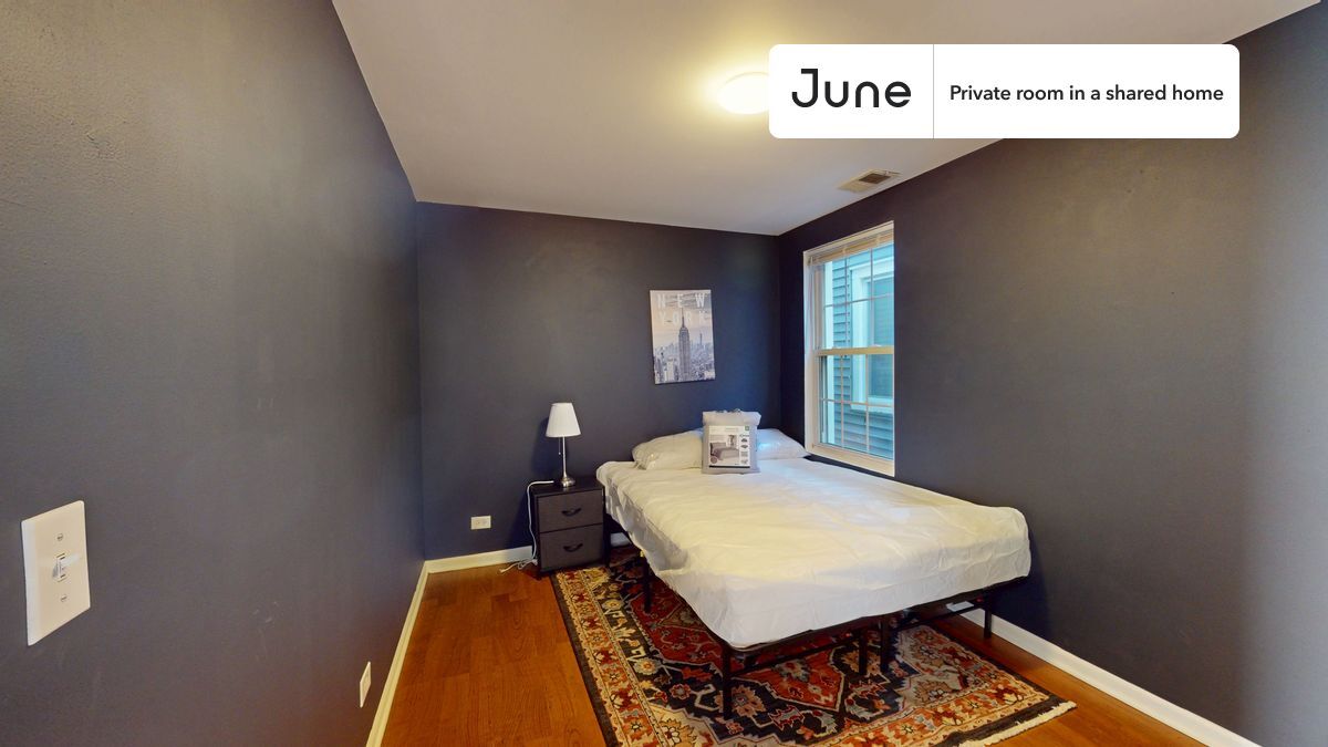 Primary Photo - Private bedroom in 3 bed/1 bath Home
