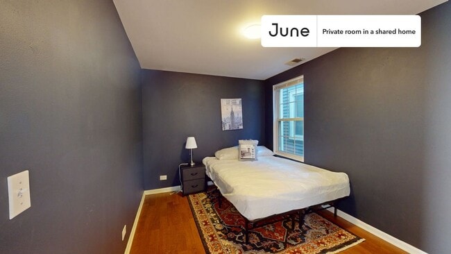 Building Photo - Private bedroom in 3 bed/1 bath Home
