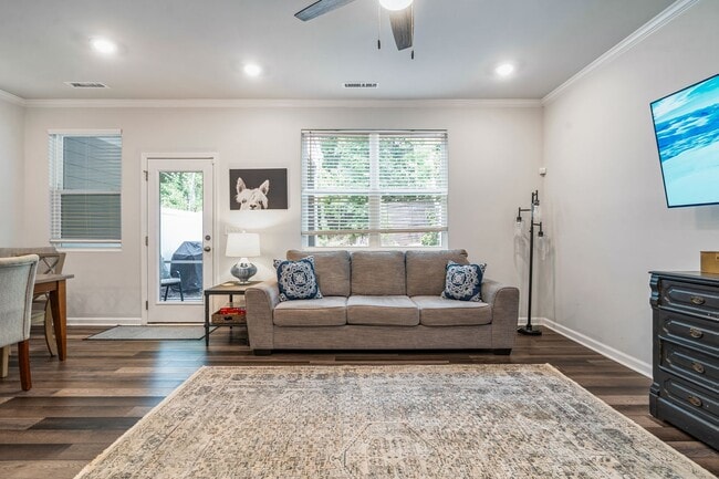 Building Photo - Furnished Pittsboro Rental Long or Mid Term Rental (60 Day minimum)