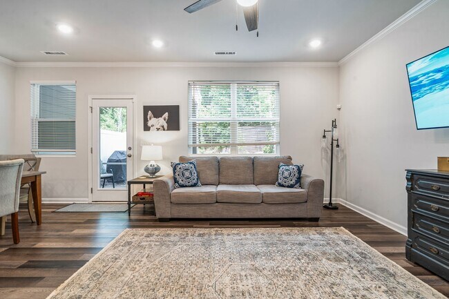 Foto del edificio - Furnished Pittsboro Rental Long or Mid Term Rental (60 Day minimum)