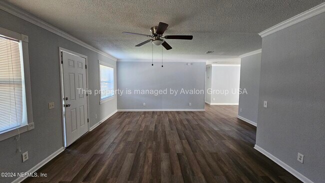 Foto del edificio - 5927 Ridgeway Rd E