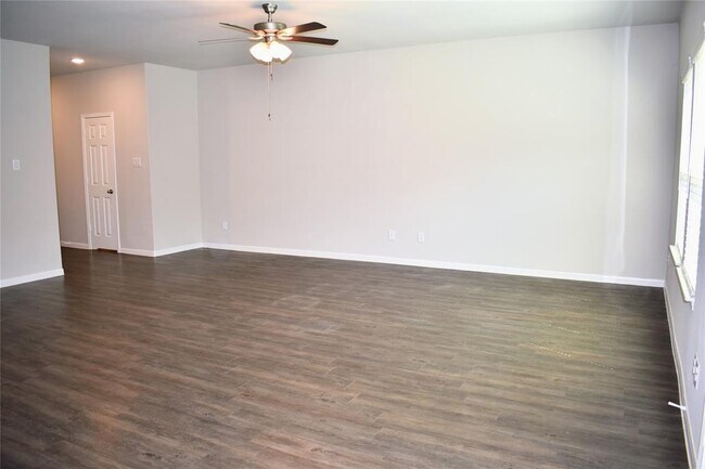 Building Photo - 3622 Vista Pointe Dr